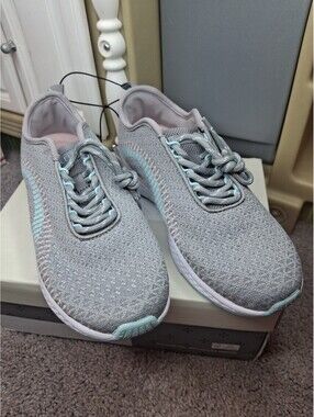 Freely Girls Running Shoes Kid Size 5.5D